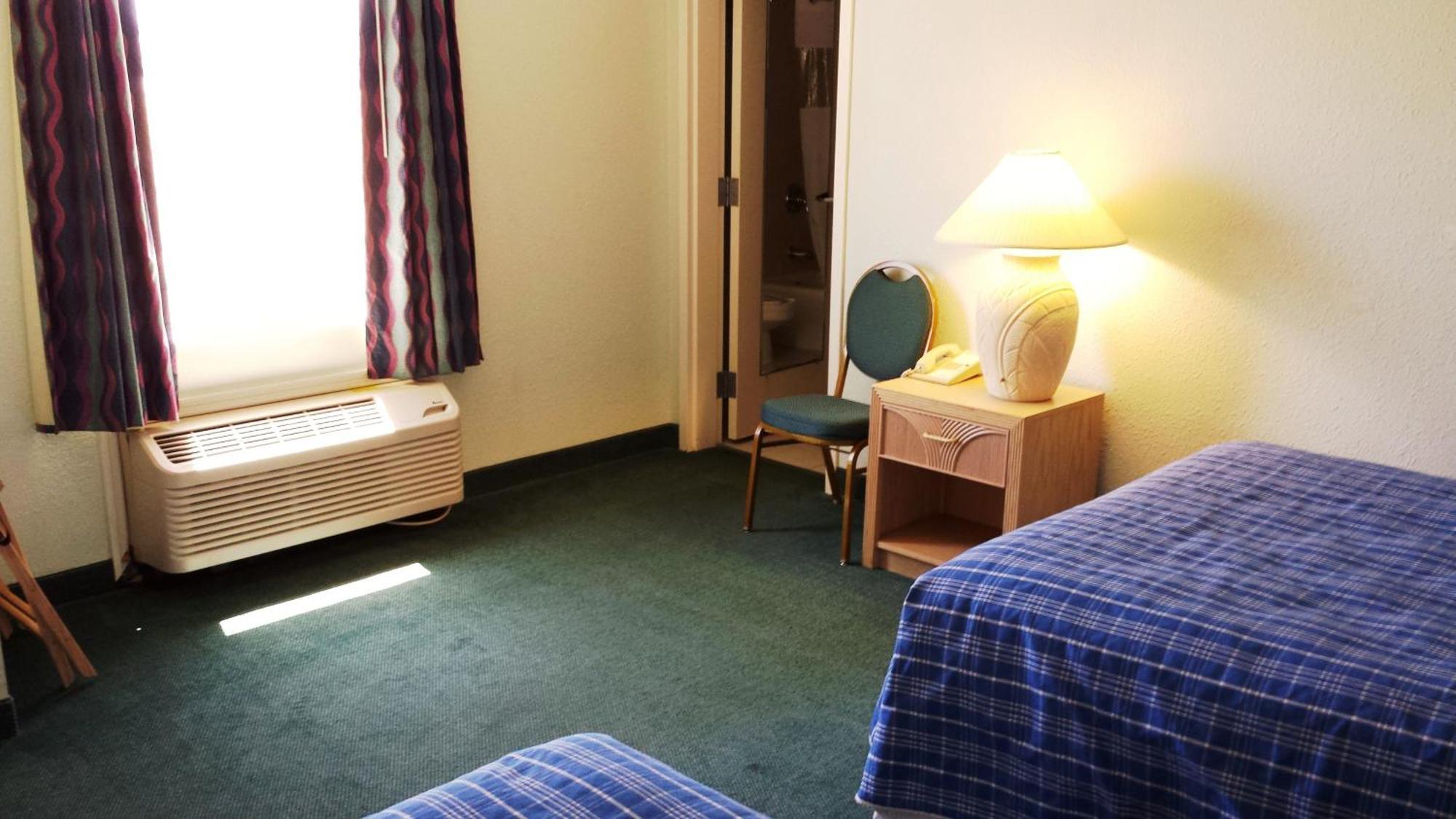 Cocoa Beach Suites Hotel Стая снимка