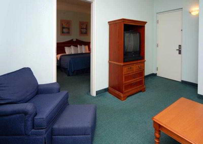 Cocoa Beach Suites Hotel Стая снимка