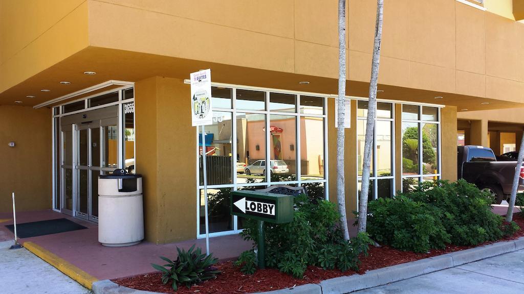 Cocoa Beach Suites Hotel Екстериор снимка